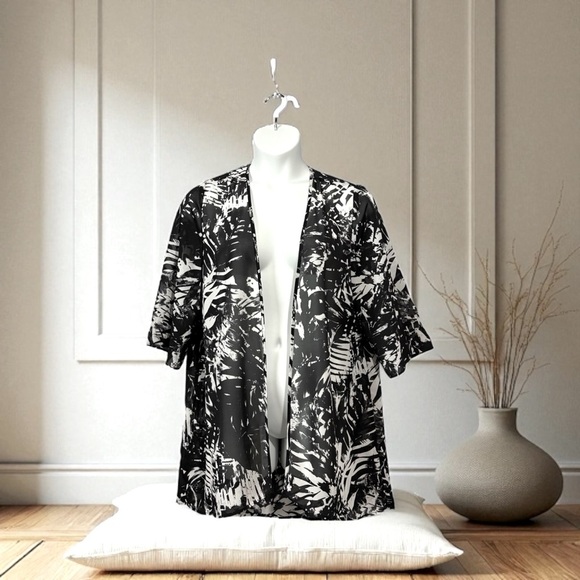 Mile End, Black & White Foliage Print Lightweight Kimono, Large - Picture 1 of 7